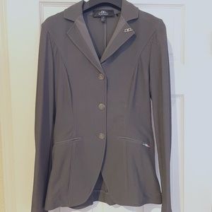 AA Platinum MotionLite Show Coat